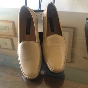 Never worn Giorgio Brutini Le Glove.